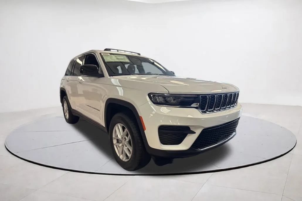 2025 Jeep Grand Cherokee Laredo photo 1