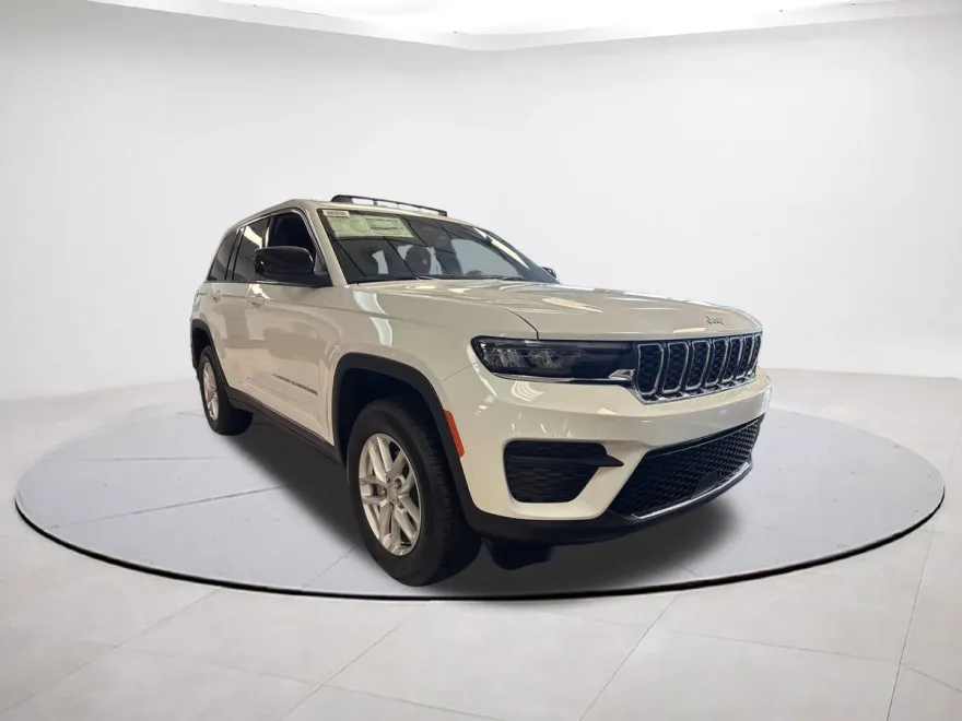 2025 Jeep Grand Cherokee Laredo photo 1