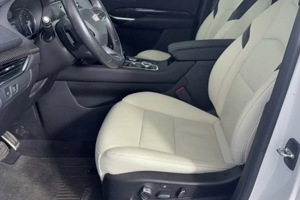 2022 Cadillac XT4 Sport photo 1