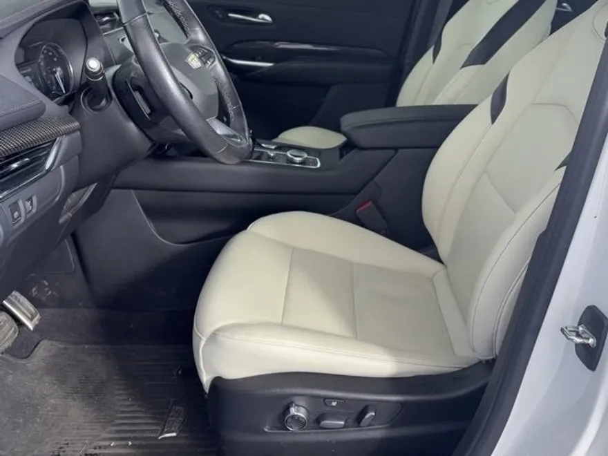 2022 Cadillac XT4 Sport photo 1
