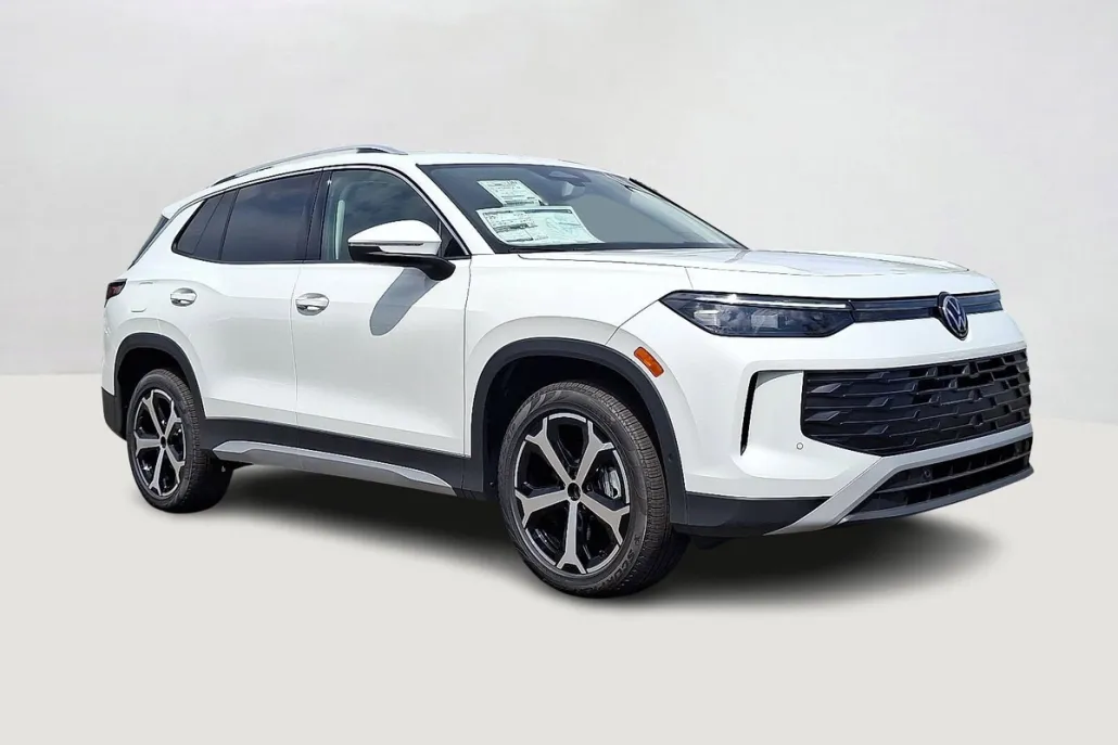 2025 Volkswagen Tiguan SE photo 1