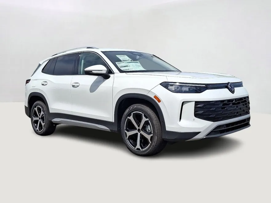 2025 Volkswagen Tiguan SE photo 1