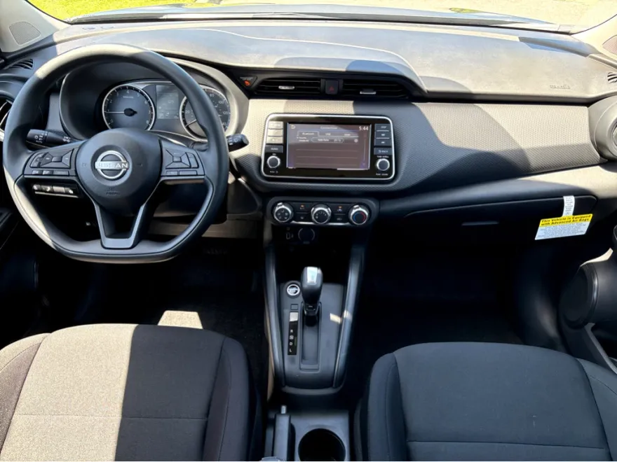 2025 Nissan Kicks Play S photo 1