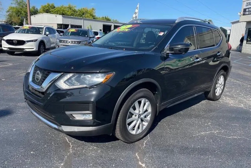 2018 Nissan Rogue SV photo 1