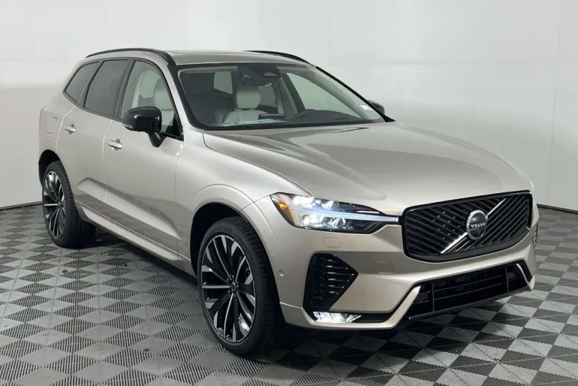 2026 Volvo XC60 B5 photo 1