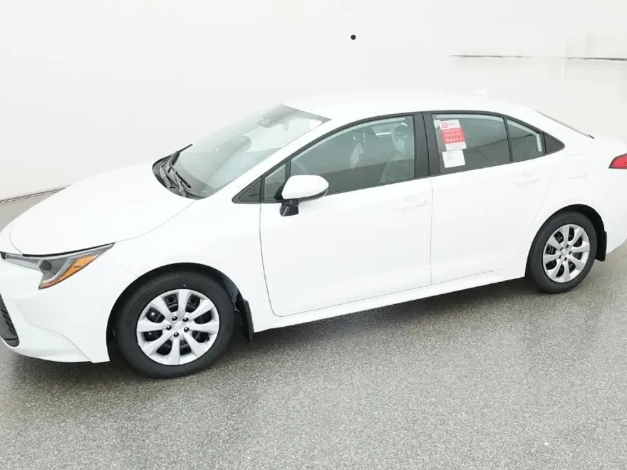 2026 Toyota Corolla LE photo 1