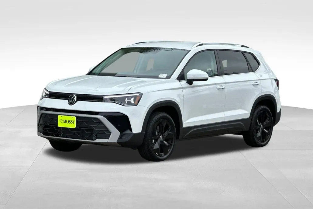 2025 Volkswagen Taos SE photo 1