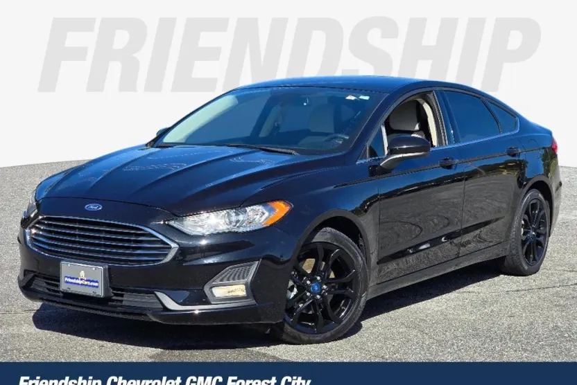 2019 Ford Fusion SE photo 1