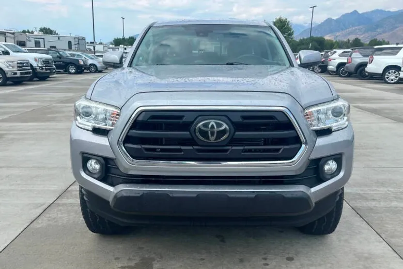 2019 Toyota Tacoma SR5 V6 photo 1