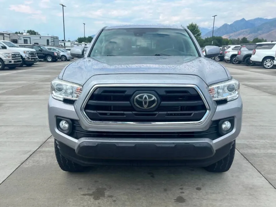 2019 Toyota Tacoma SR5 V6 photo 1