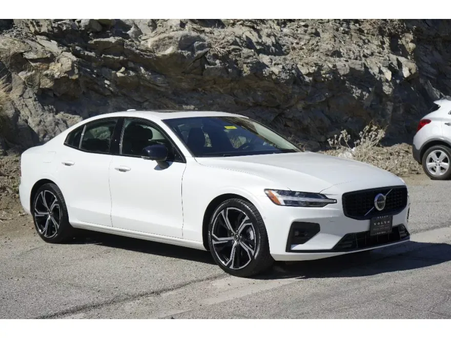 2024 Volvo S60 B5 Plus photo 1