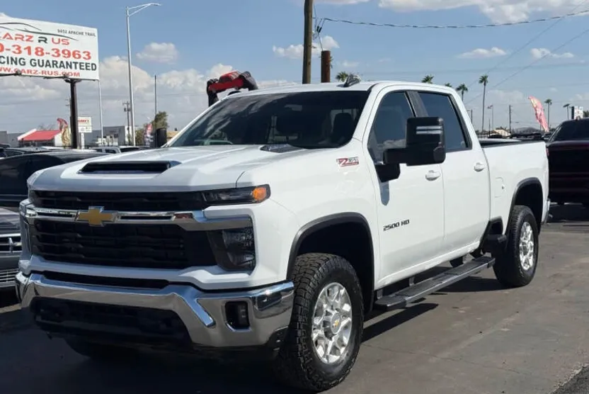 2024 Chevrolet Silverado 2500HD LT photo 1