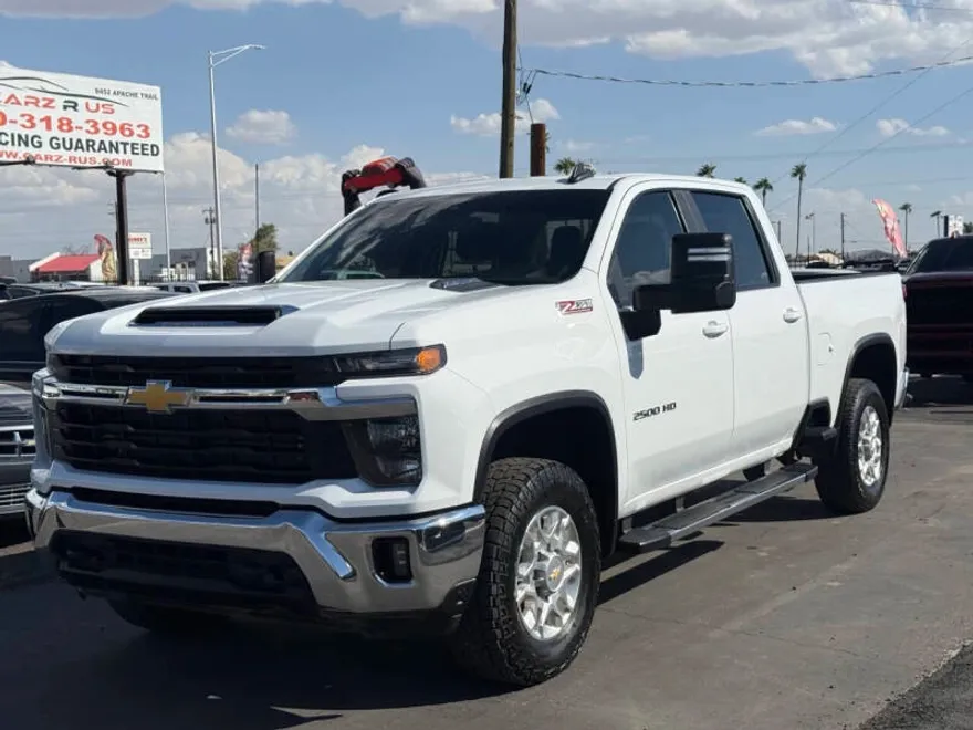 2024 Chevrolet Silverado 2500HD LT photo 1