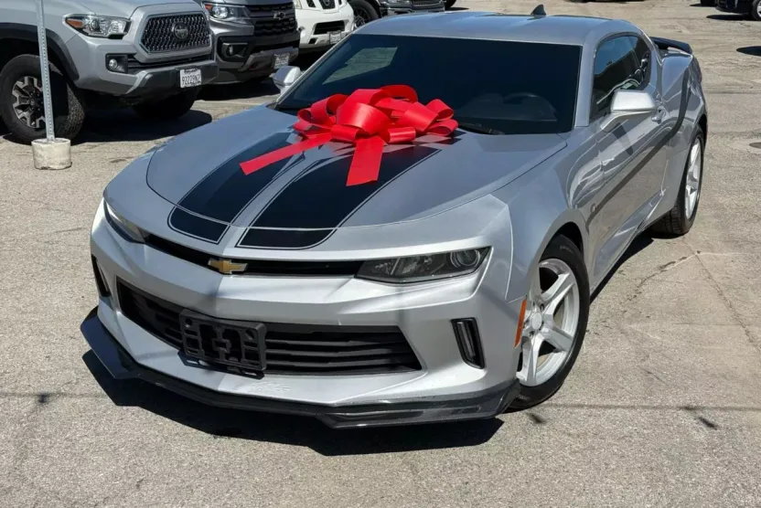 2017 Chevrolet Camaro Coupe photo 1