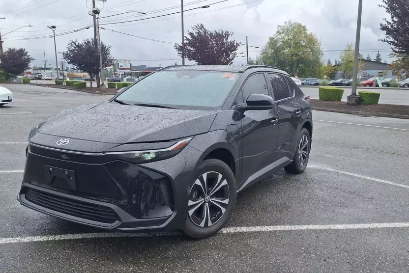 2024 Toyota bZ4X XLE photo 1