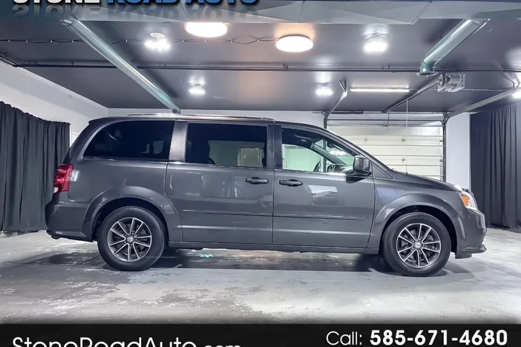 2017 Dodge Grand Caravan SXT photo 1