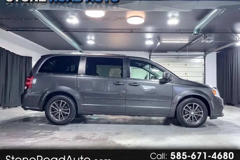 2017 Dodge Grand Caravan SXT photo 1