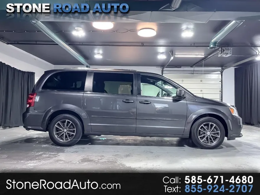 2017 Dodge Grand Caravan SXT photo 1