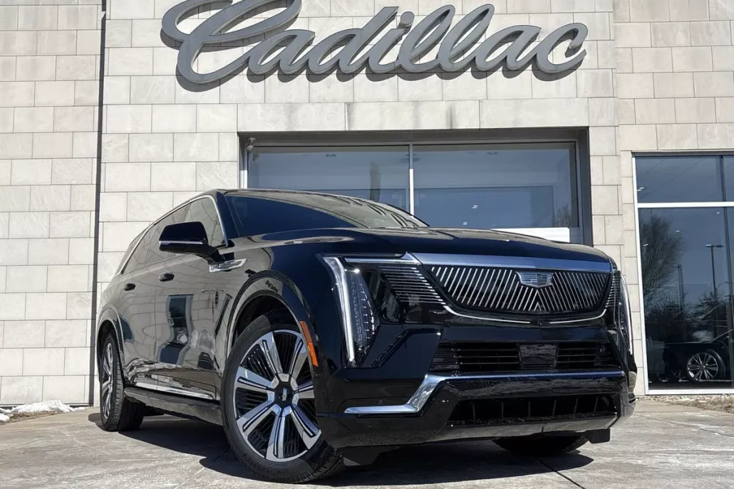 2025 Cadillac Escalade IQ Luxury photo 1