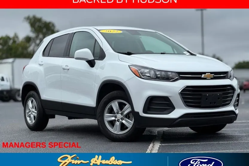 2022 Chevrolet Trax LS photo 1