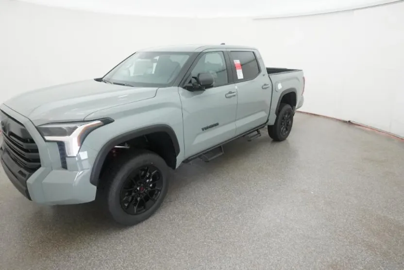 2025 Toyota Tundra SR5 CrewMax photo 1