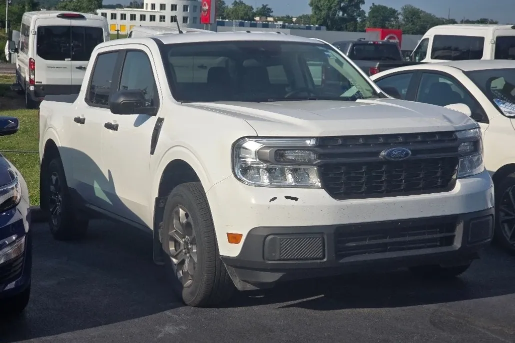 2022 Ford Maverick XLT photo 1
