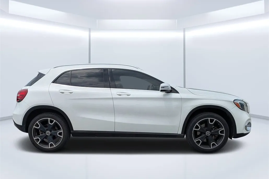2020 Mercedes Benz GLA 250 photo 1