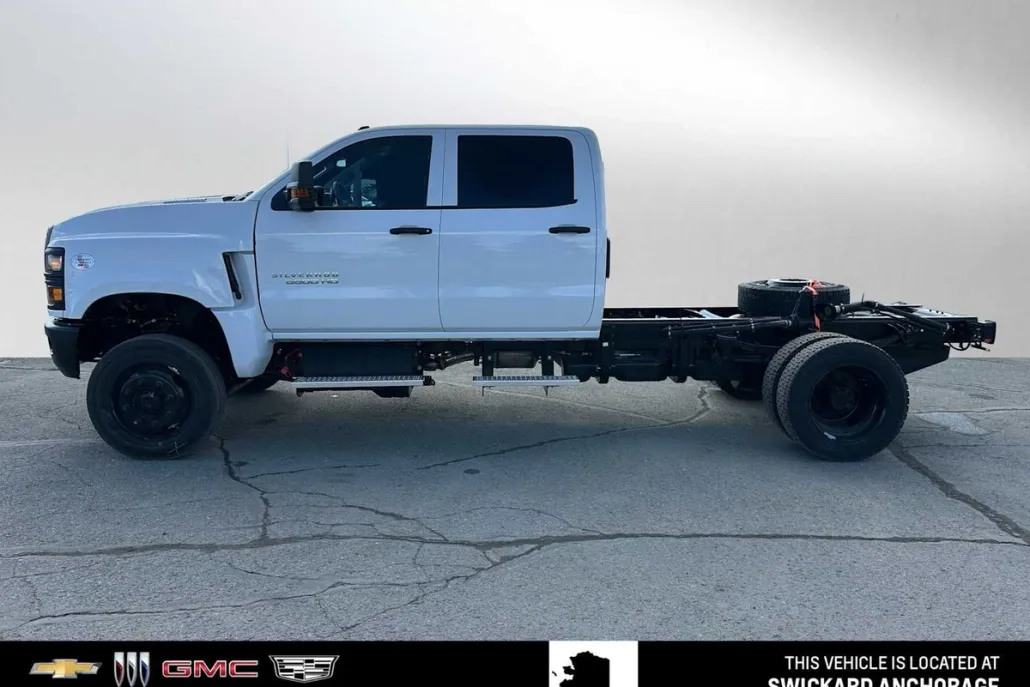 2024 Chevrolet Silverado 5500HD Work Truck photo 1