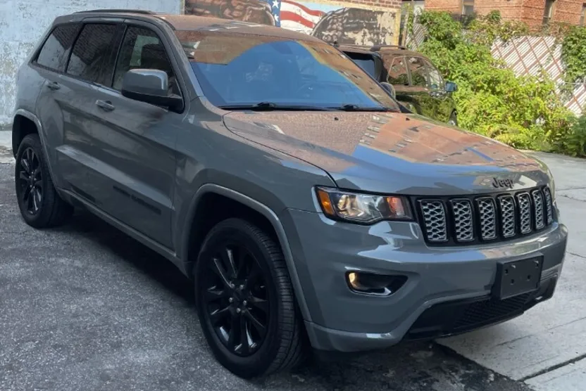 2019 Jeep Grand Cherokee Altitude photo 1