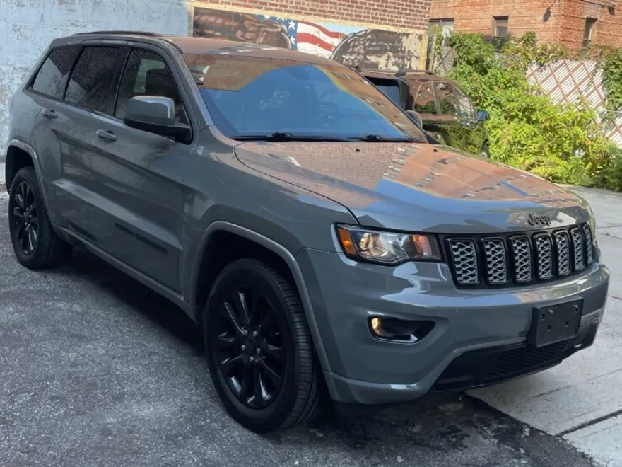 2019 Jeep Grand Cherokee Altitude photo 1