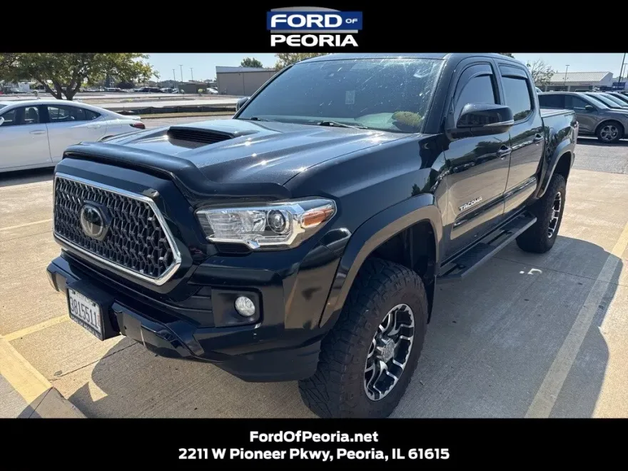 2018 Toyota Tacoma TRD Sport photo 1