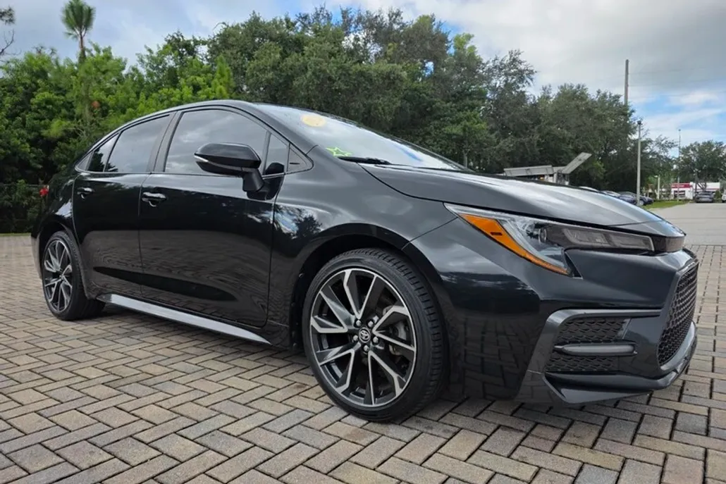 2022 Toyota Corolla SE photo 1