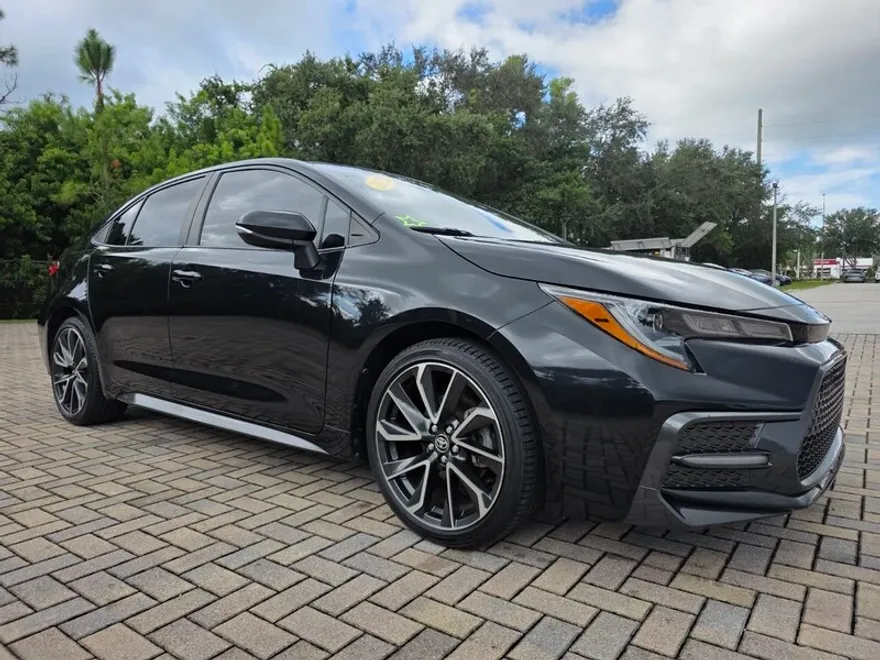 2022 Toyota Corolla SE photo 1