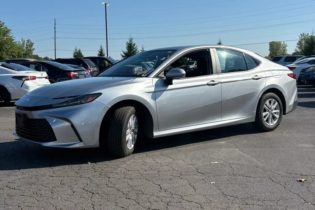 2025 Toyota Camry LE photo 1
