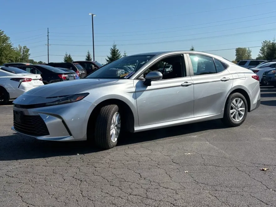2025 Toyota Camry LE photo 1