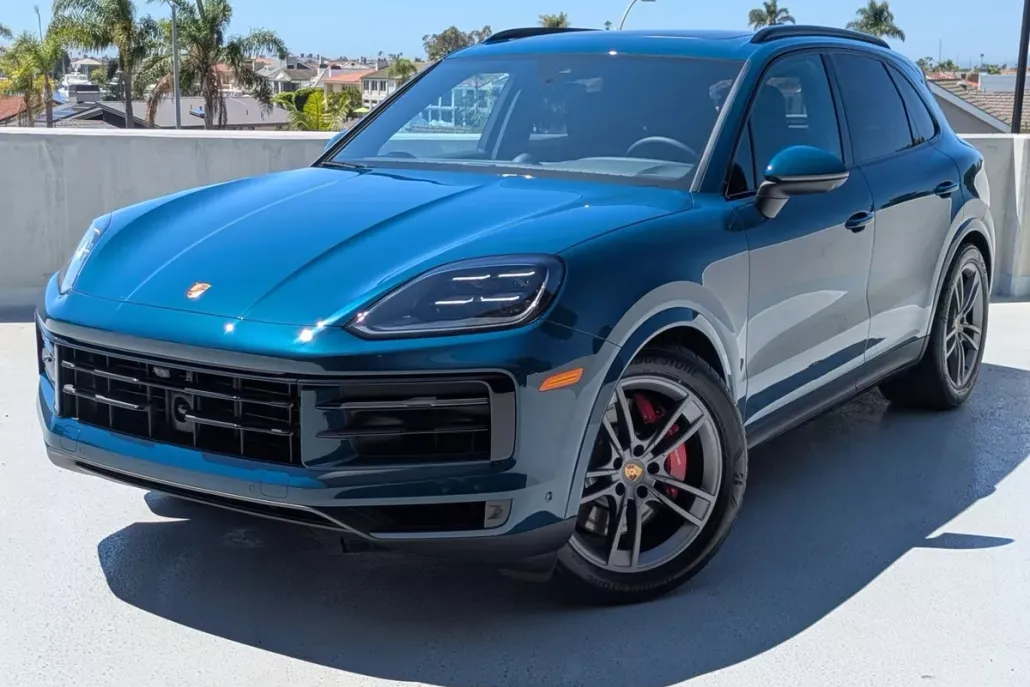 2025 Porsche Cayenne S photo 1