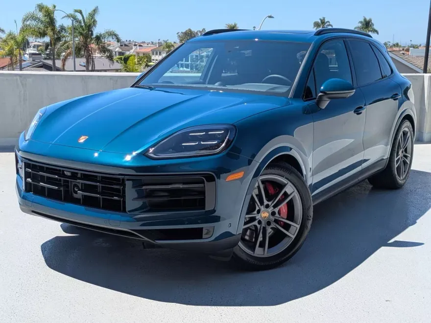 2025 Porsche Cayenne S photo 1