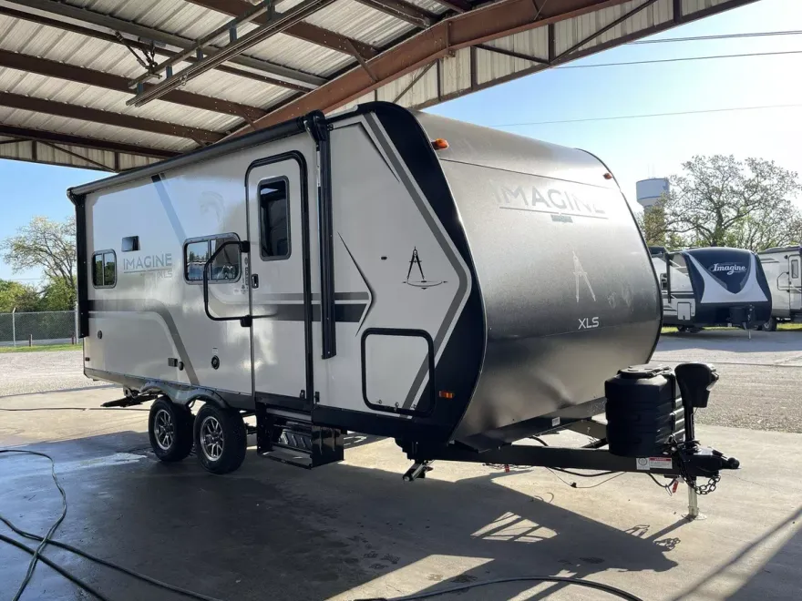 2025 Grand Design Recreational Imagine Narrow Body photo 1