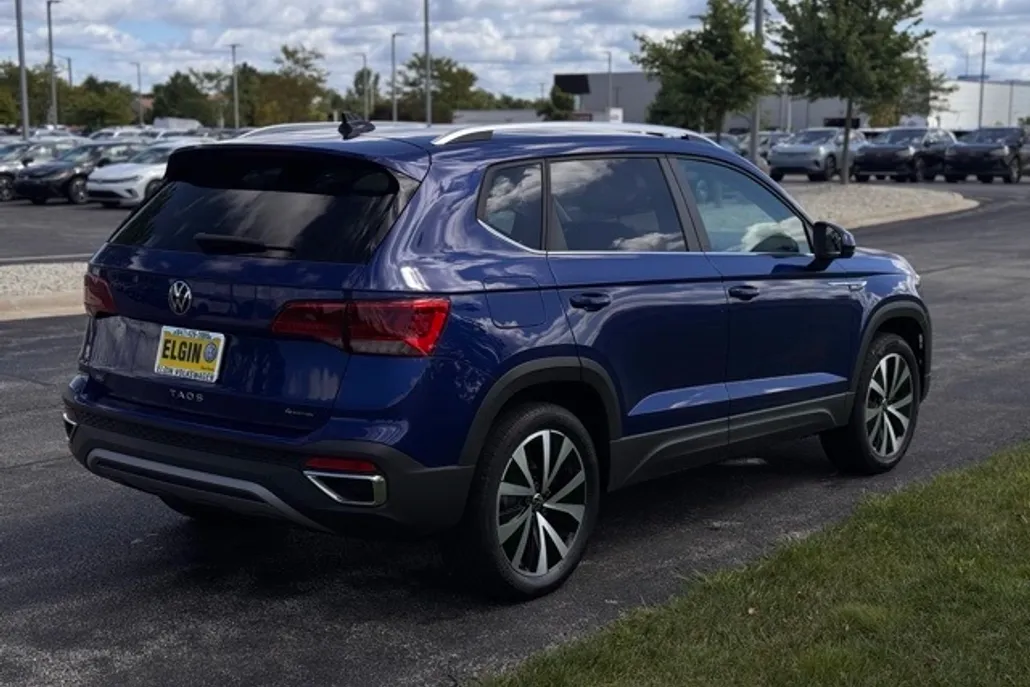 2022 Volkswagen Taos SE photo 1