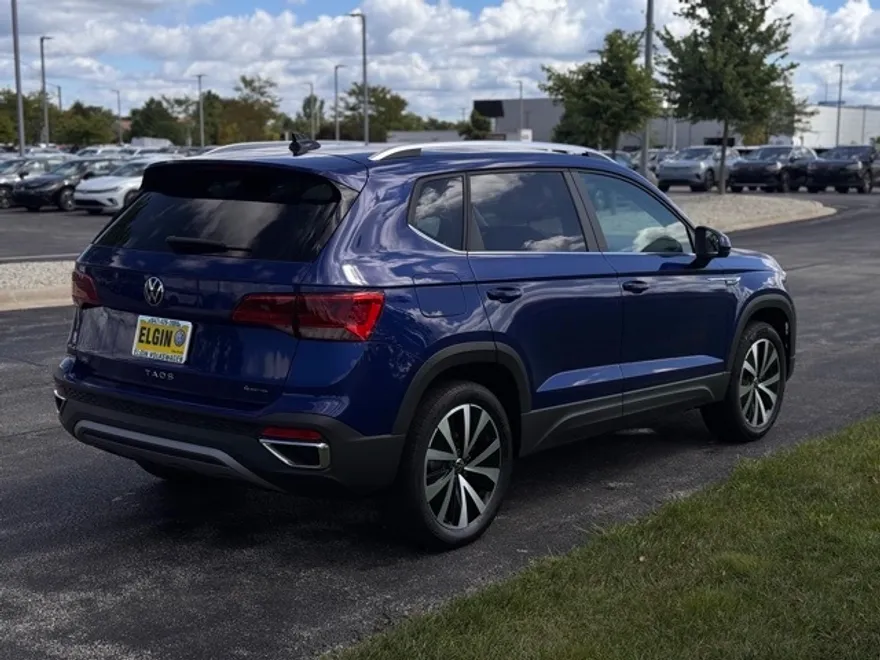 2022 Volkswagen Taos SE photo 1
