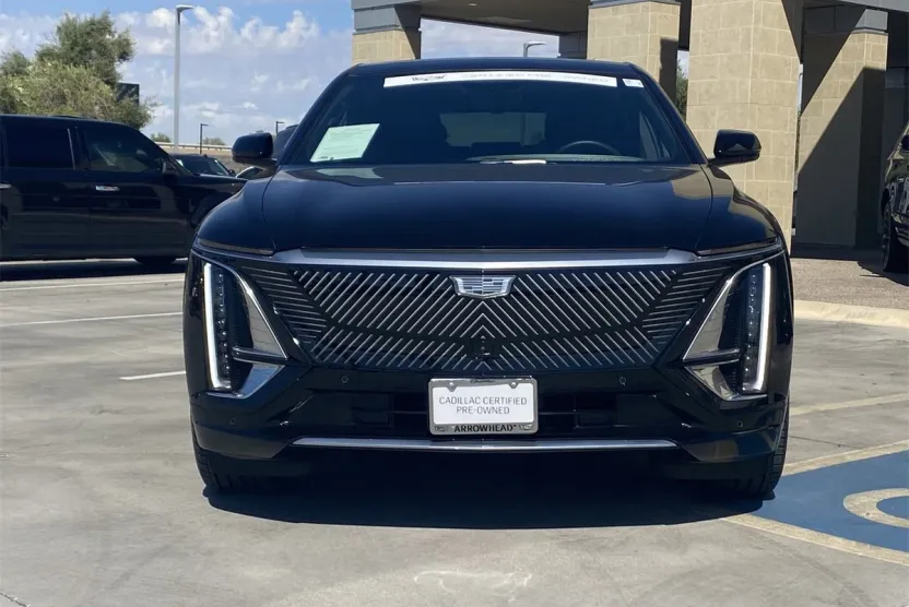 2024 Cadillac Lyriq Luxury photo 1