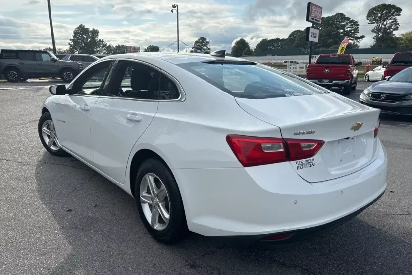 2023 Chevrolet Malibu LS photo 1