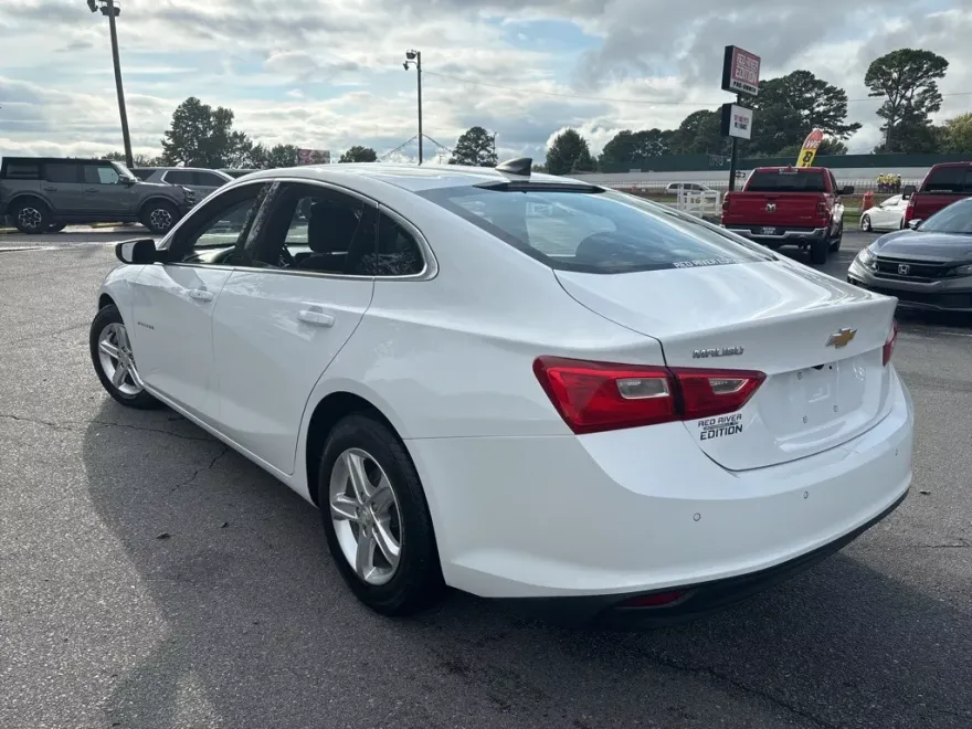 2023 Chevrolet Malibu LS photo 1