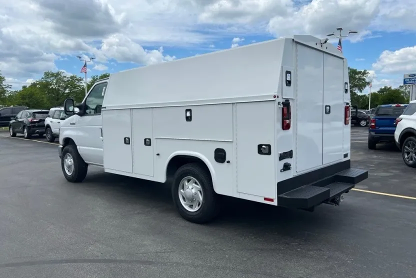 2026 Ford E-350 Base photo 1