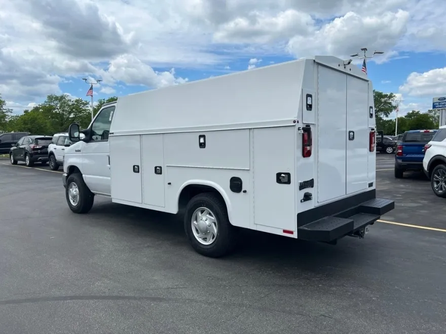 2026 Ford E-350 Base photo 1