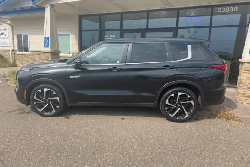 2023 Mitsubishi Outlander PHEV SE photo 1