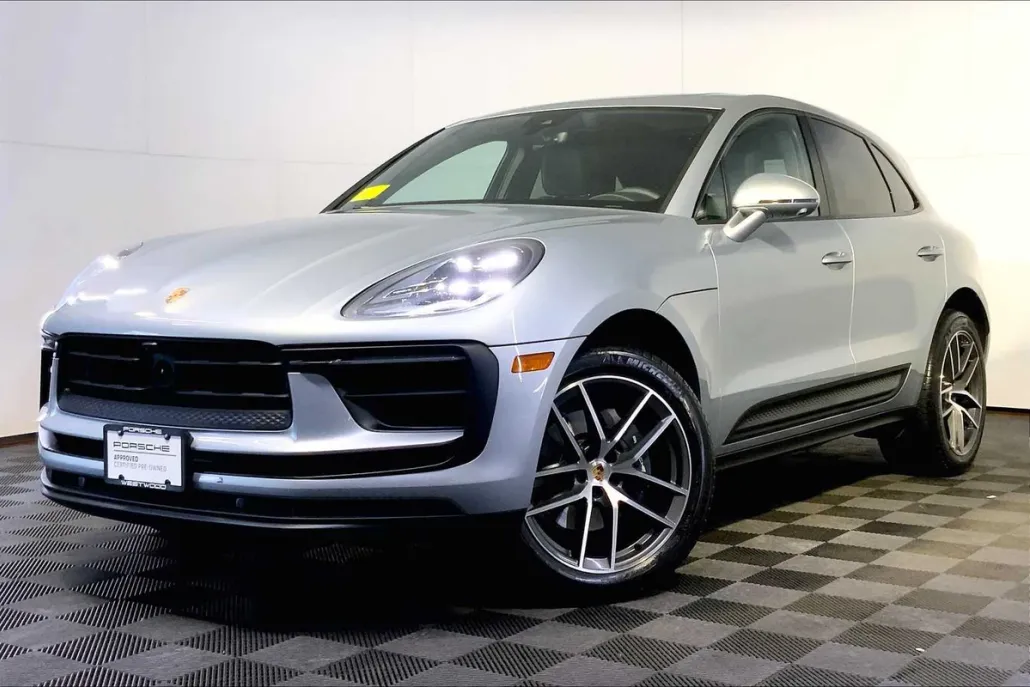 2025 Porsche Macan T photo 1
