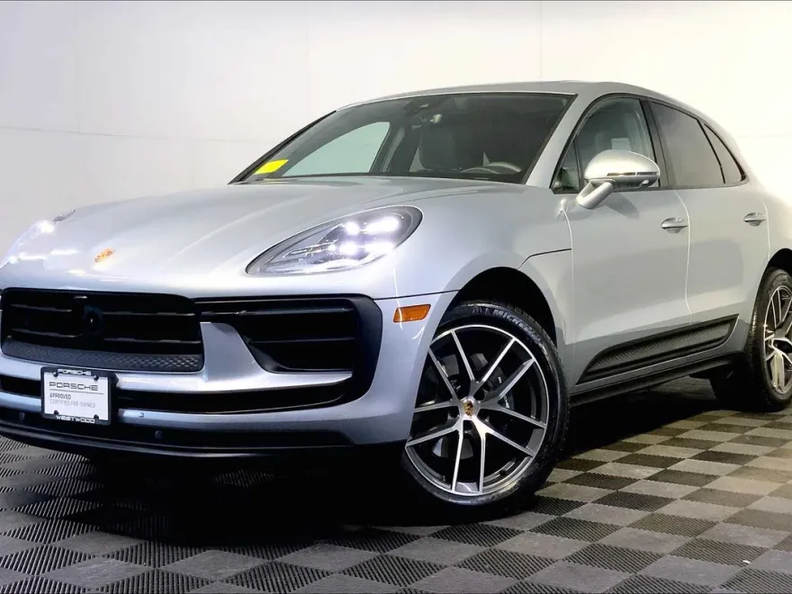 2025 Porsche Macan T photo 1