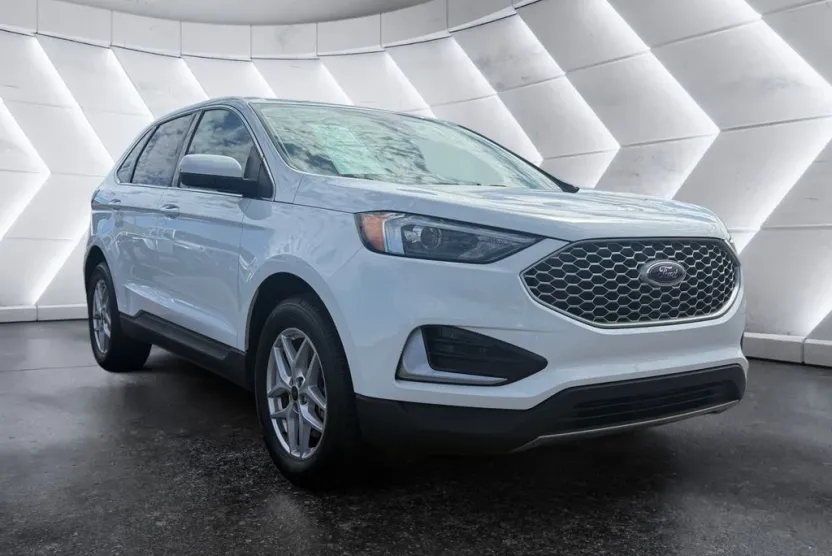2023 Ford Edge SEL photo 1