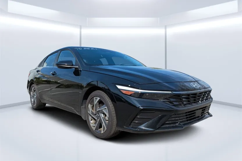 2024 Hyundai Elantra SEL Convenience photo 1